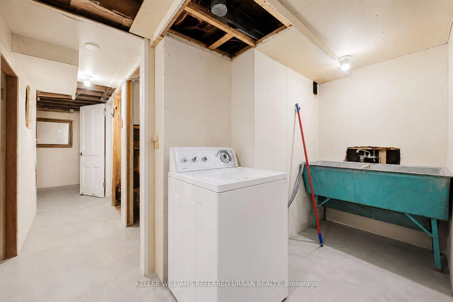 Photo 84 of 7 Saunders Crescent, Etobicoke, Stonegate-Queensway — HOMEH
