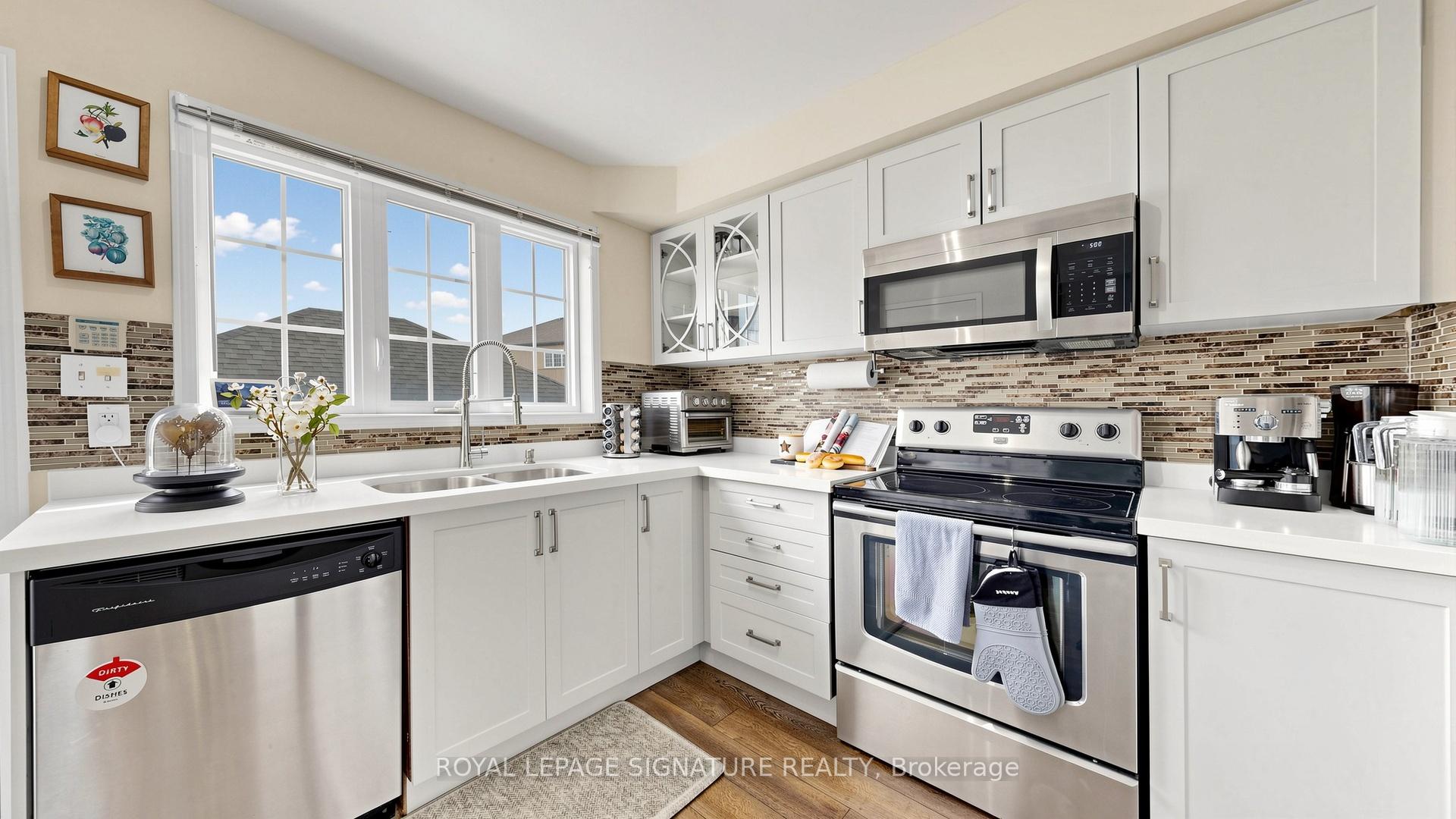 Photo 6 of 383 White's Hill Avenue, Markham, Cornell — HOMEH