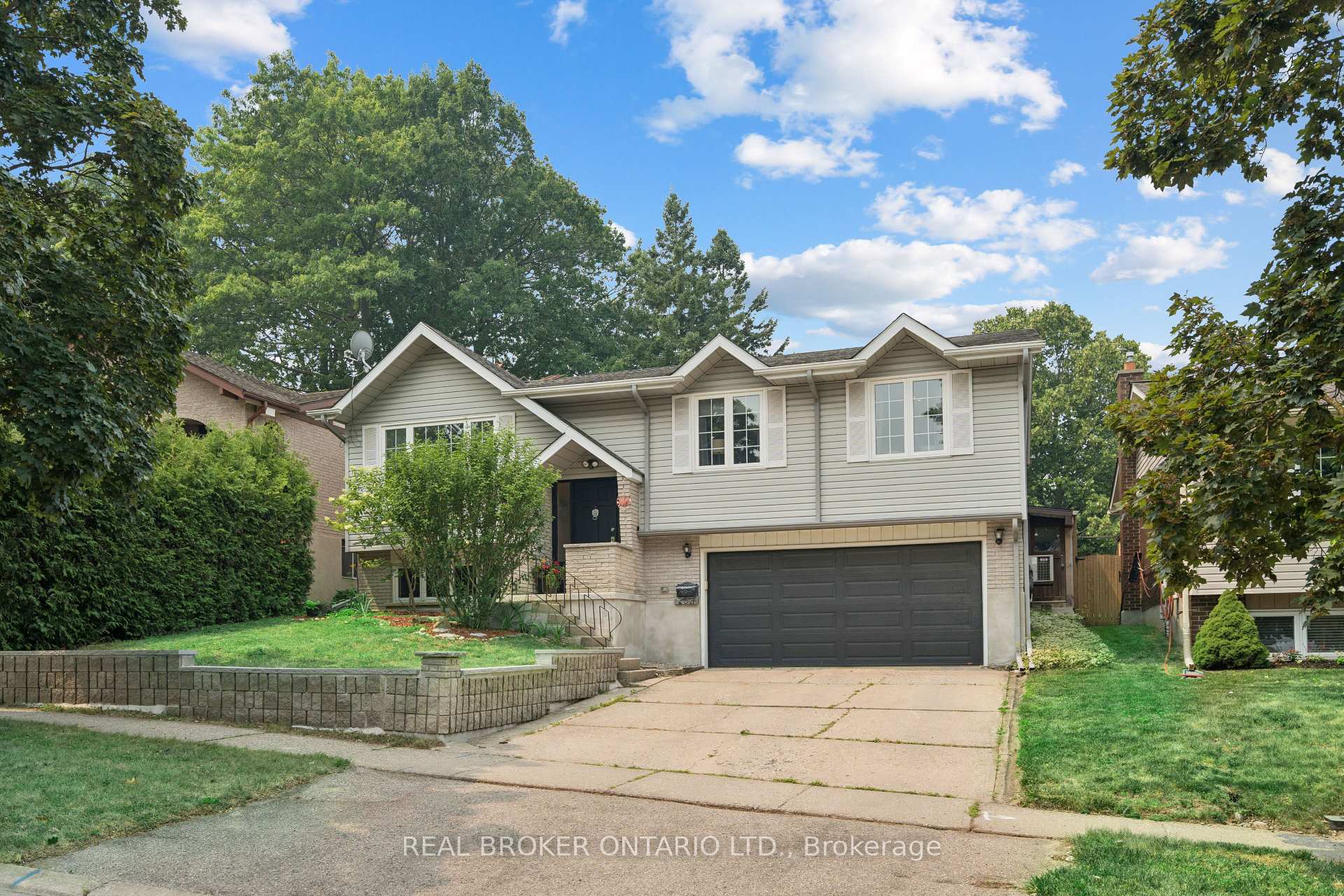 Photo 1 of 254 Southwood Drive, Kitchener, Country Hills — HOMEH