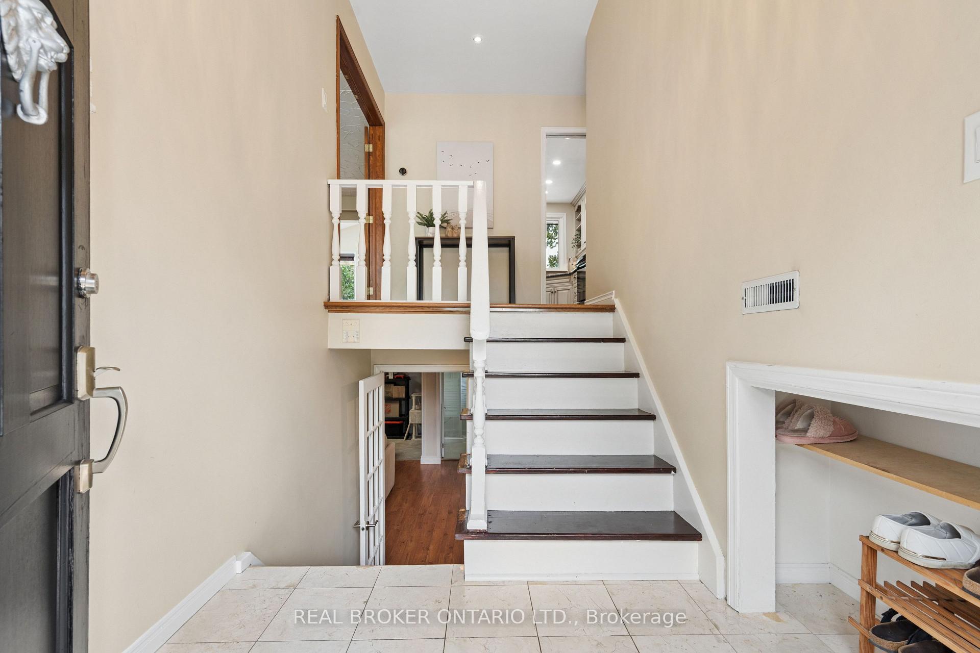 Photo 5 of 254 Southwood Drive, Kitchener, Country Hills — HOMEH