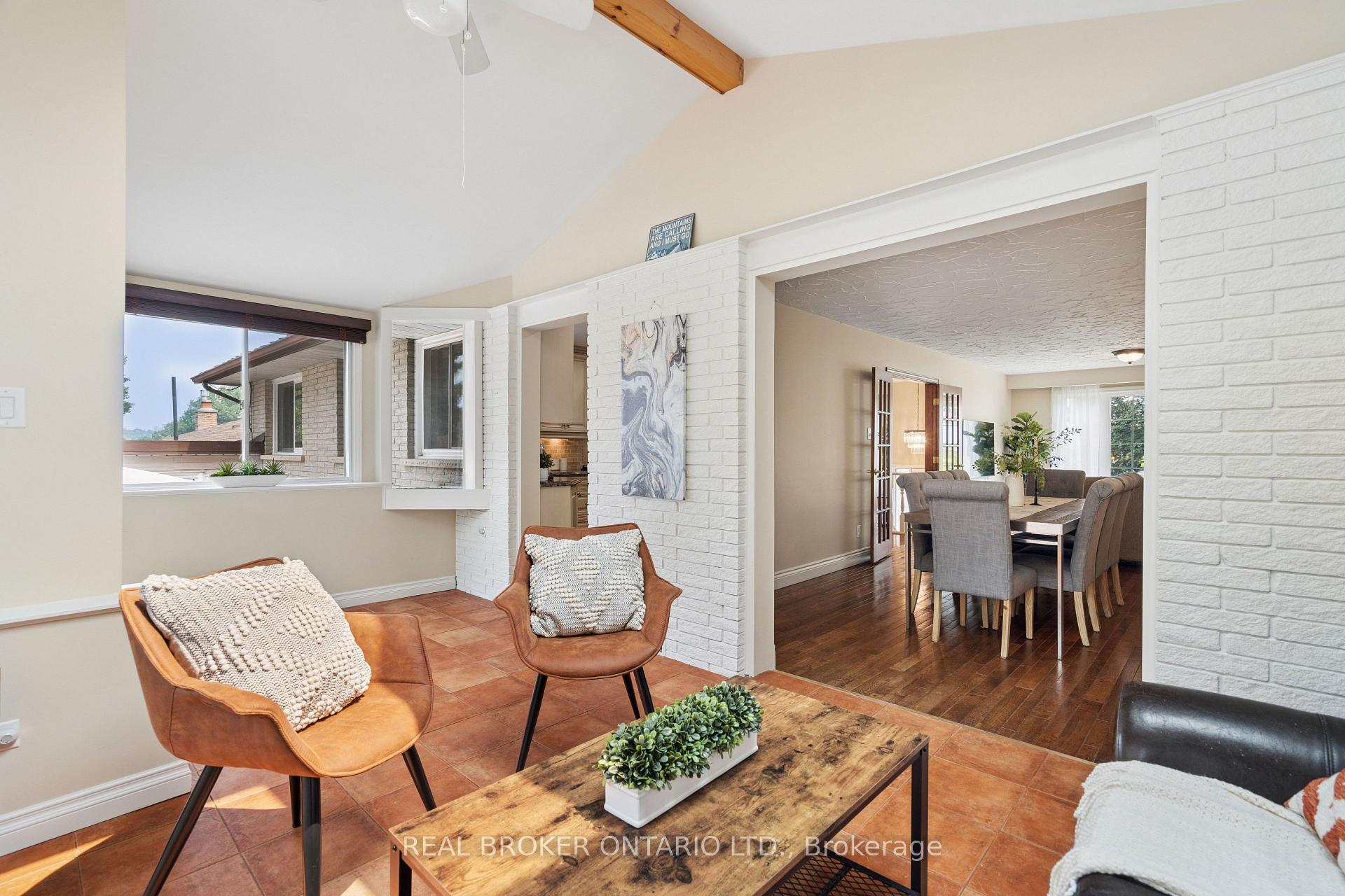 Photo 14 of 254 Southwood Drive, Kitchener, Country Hills — HOMEH