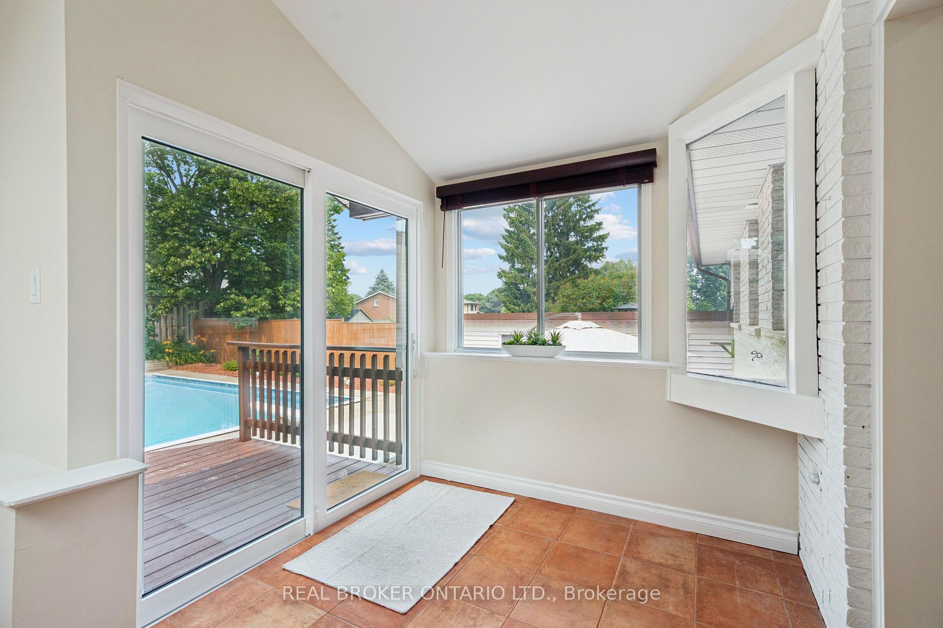 Photo 15 of 254 Southwood Drive, Kitchener, Country Hills — HOMEH