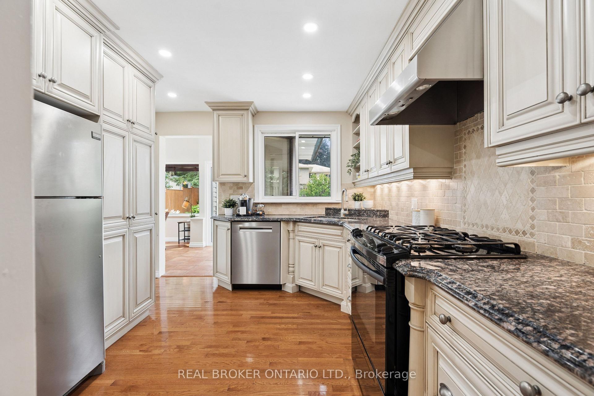 Photo 17 of 254 Southwood Drive, Kitchener, Country Hills — HOMEH