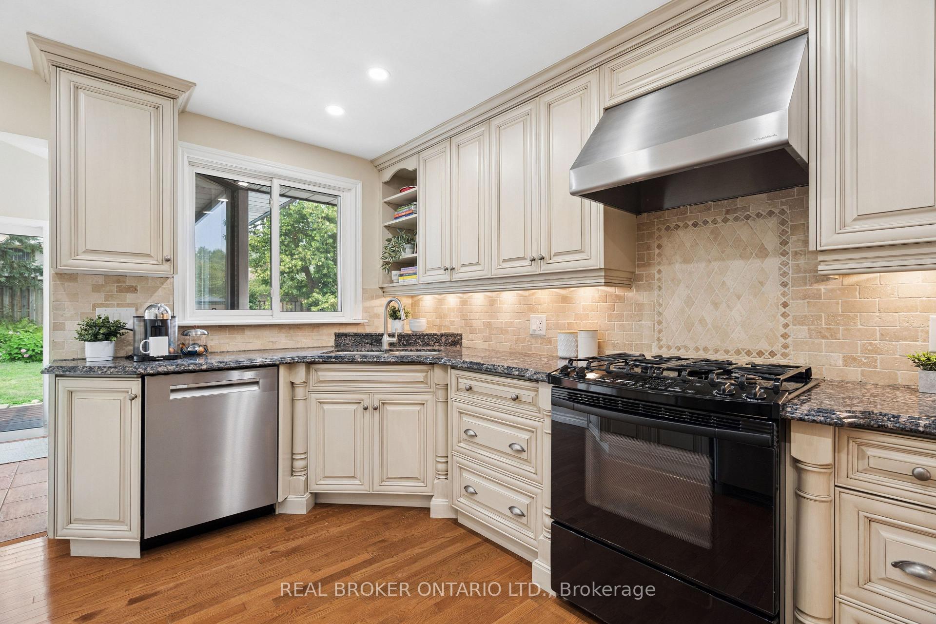 Photo 18 of 254 Southwood Drive, Kitchener, Country Hills — HOMEH