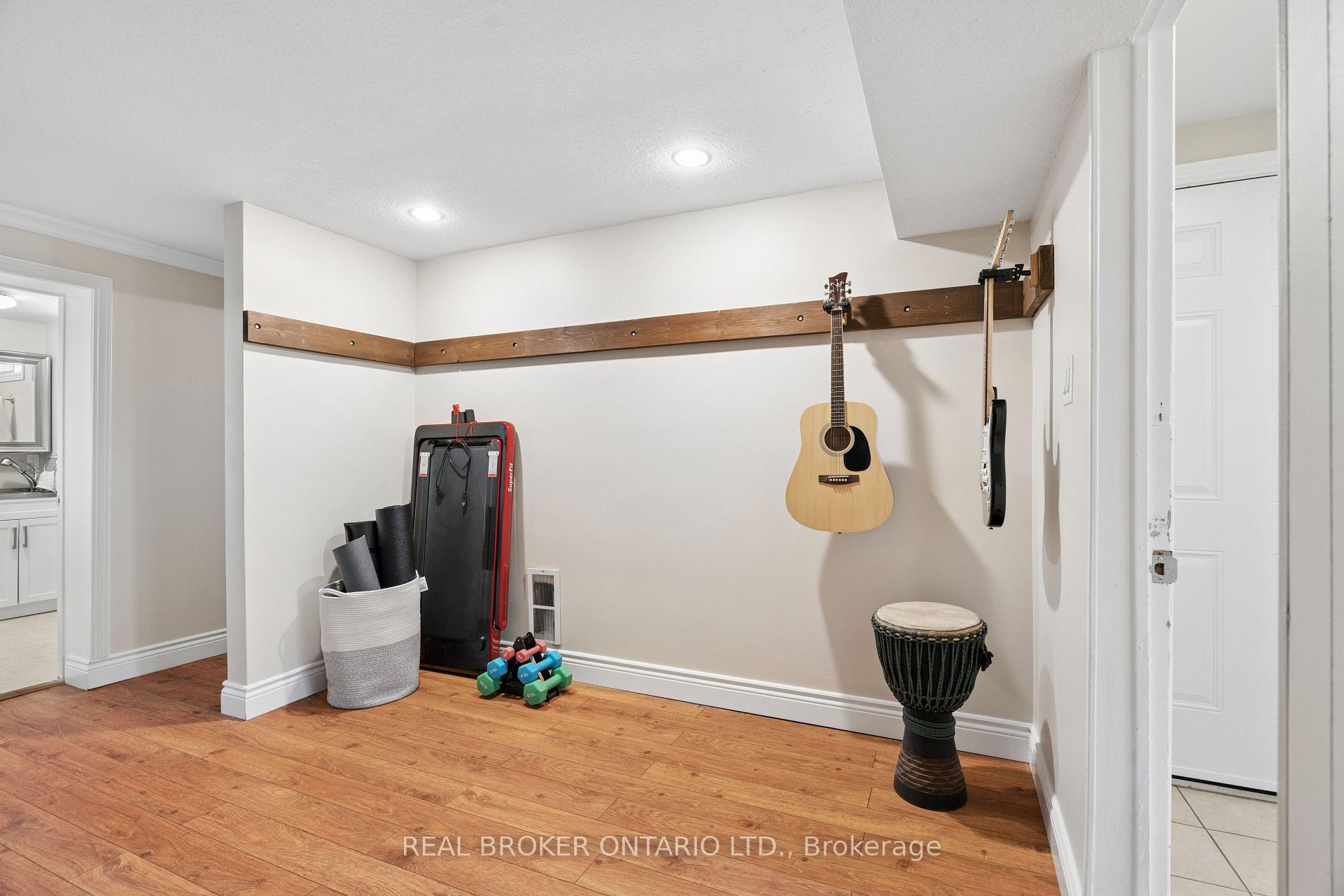 Photo 27 of 254 Southwood Drive, Kitchener, Country Hills — HOMEH