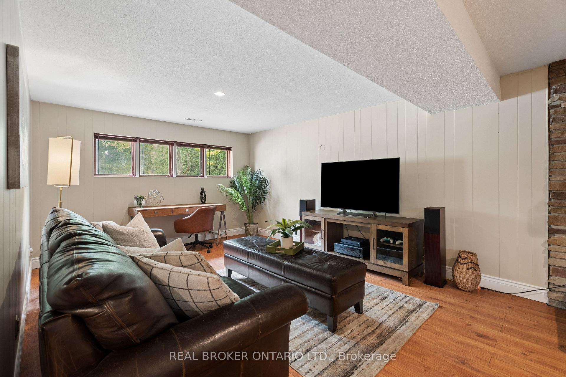 Photo 29 of 254 Southwood Drive, Kitchener, Country Hills — HOMEH