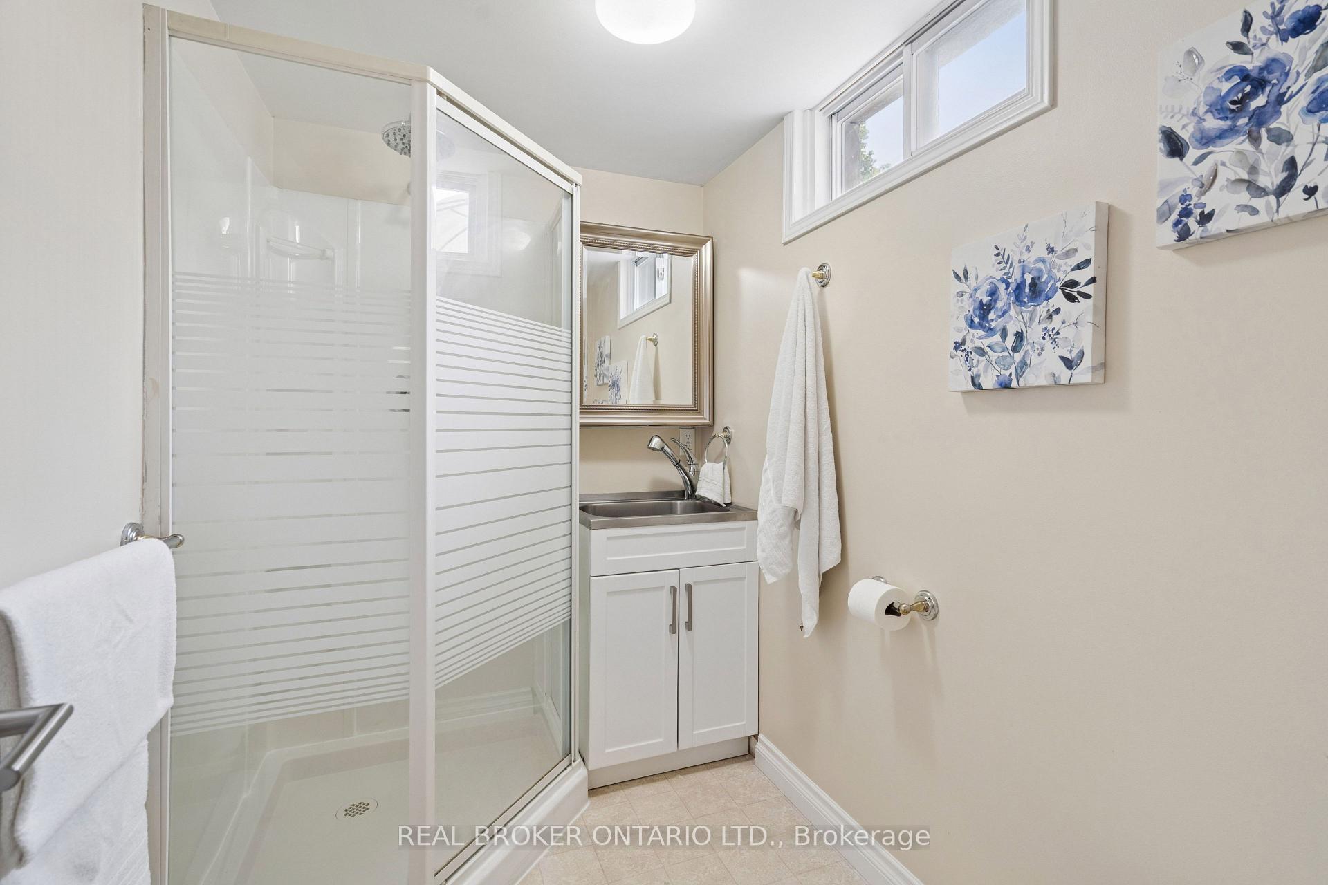 Photo 33 of 254 Southwood Drive, Kitchener, Country Hills — HOMEH