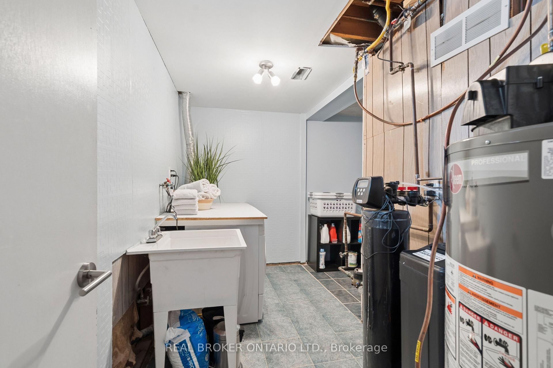 Photo 35 of 254 Southwood Drive, Kitchener, Country Hills — HOMEH