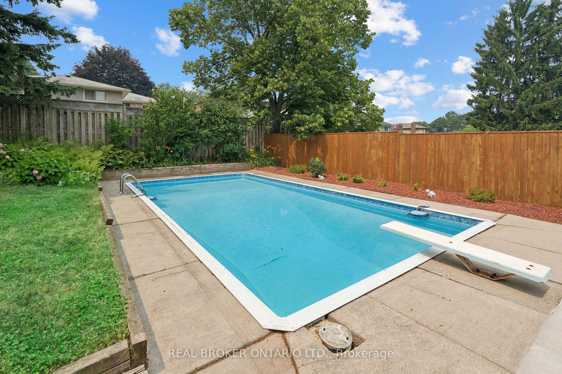 Photo 42 of 254 Southwood Drive, Kitchener, Country Hills — HOMEH