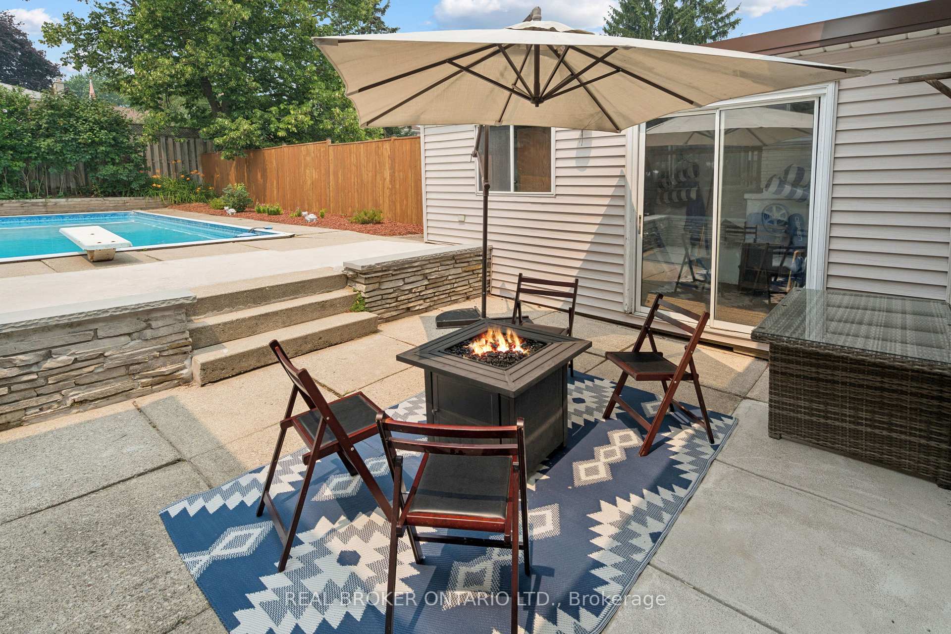 Photo 48 of 254 Southwood Drive, Kitchener, Country Hills — HOMEH