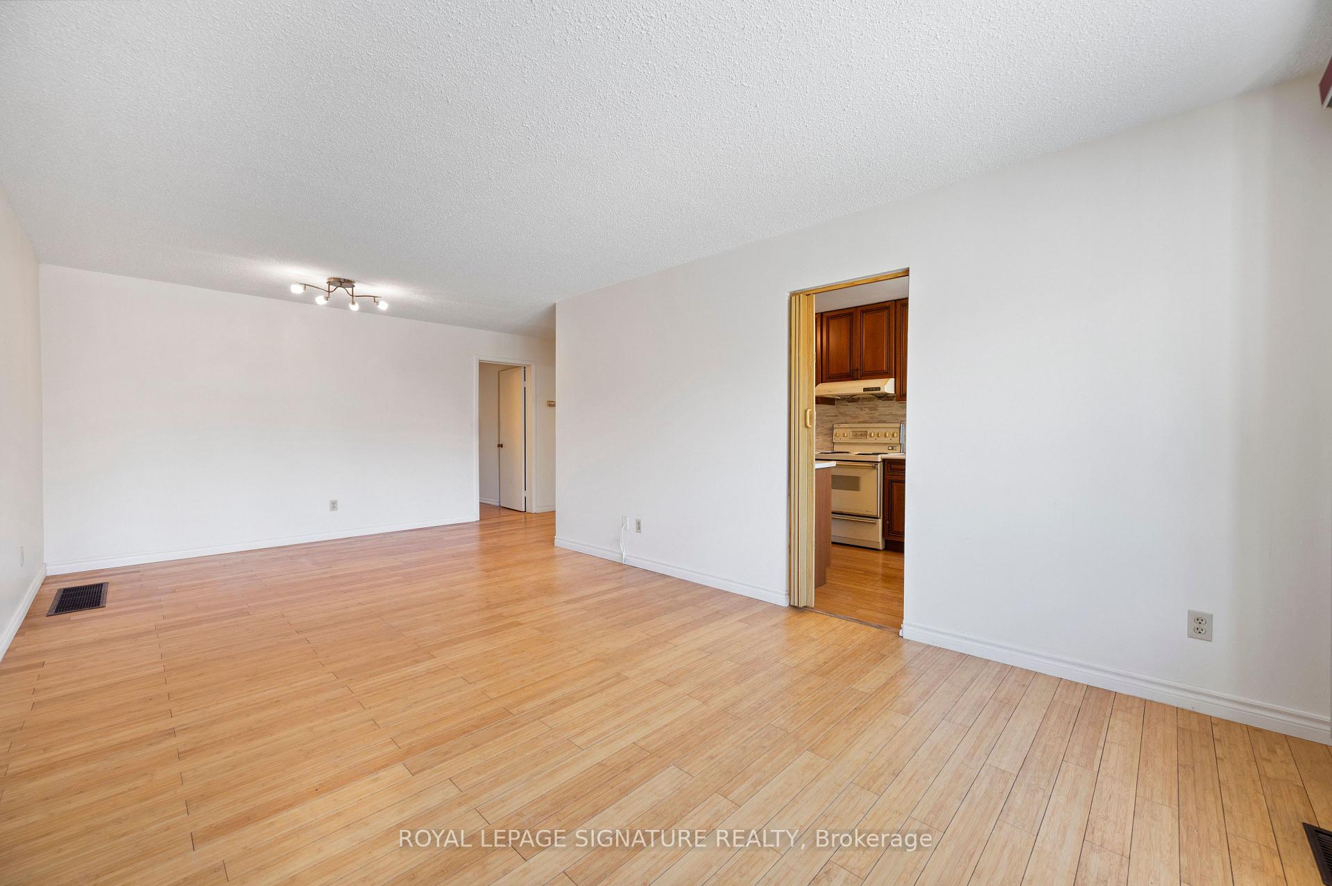Photo 17 of 4069 Jefton Crescent, Mississauga, Erin Mills — HOMEH
