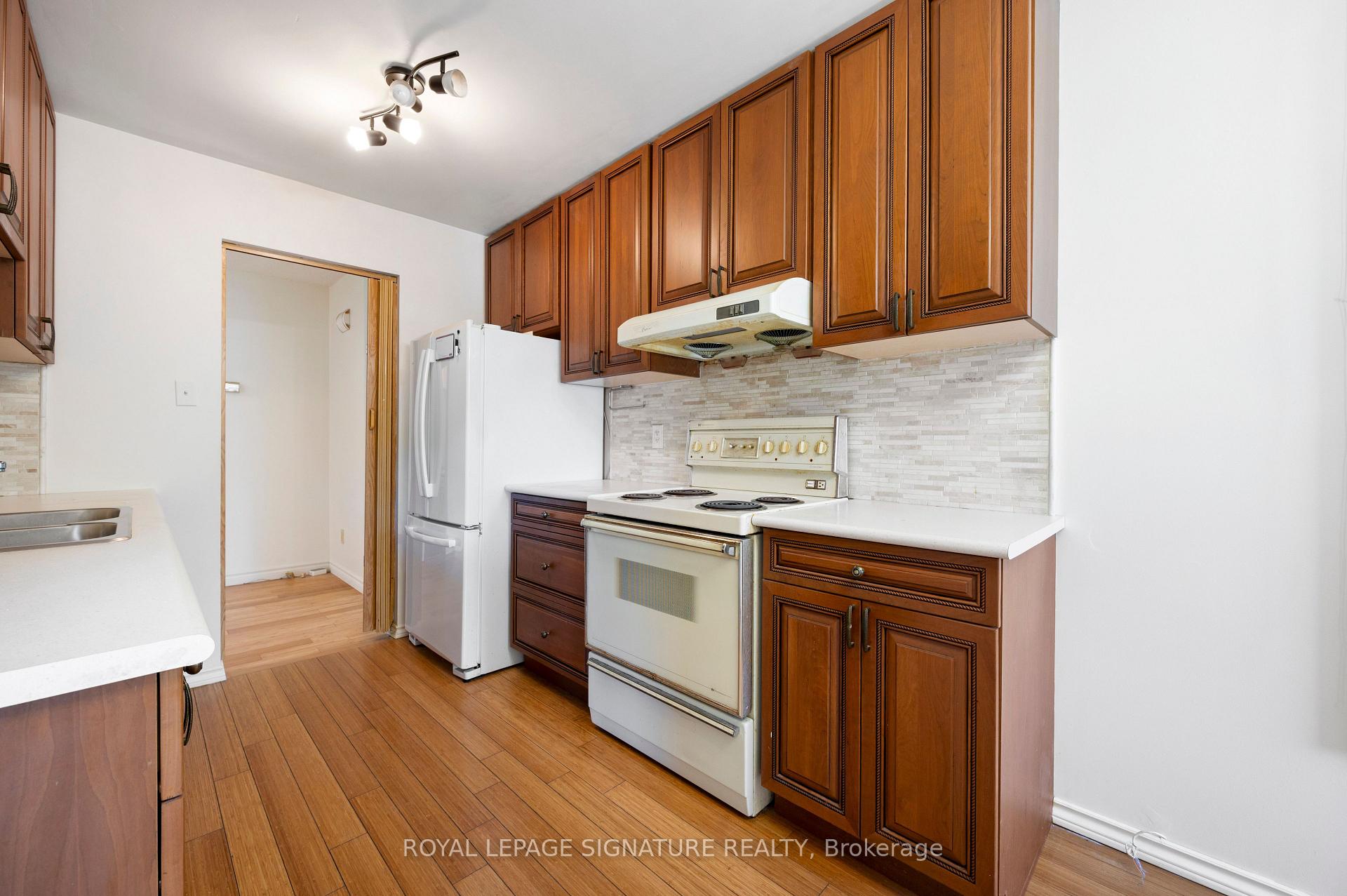 Photo 23 of 4069 Jefton Crescent, Mississauga, Erin Mills — HOMEH