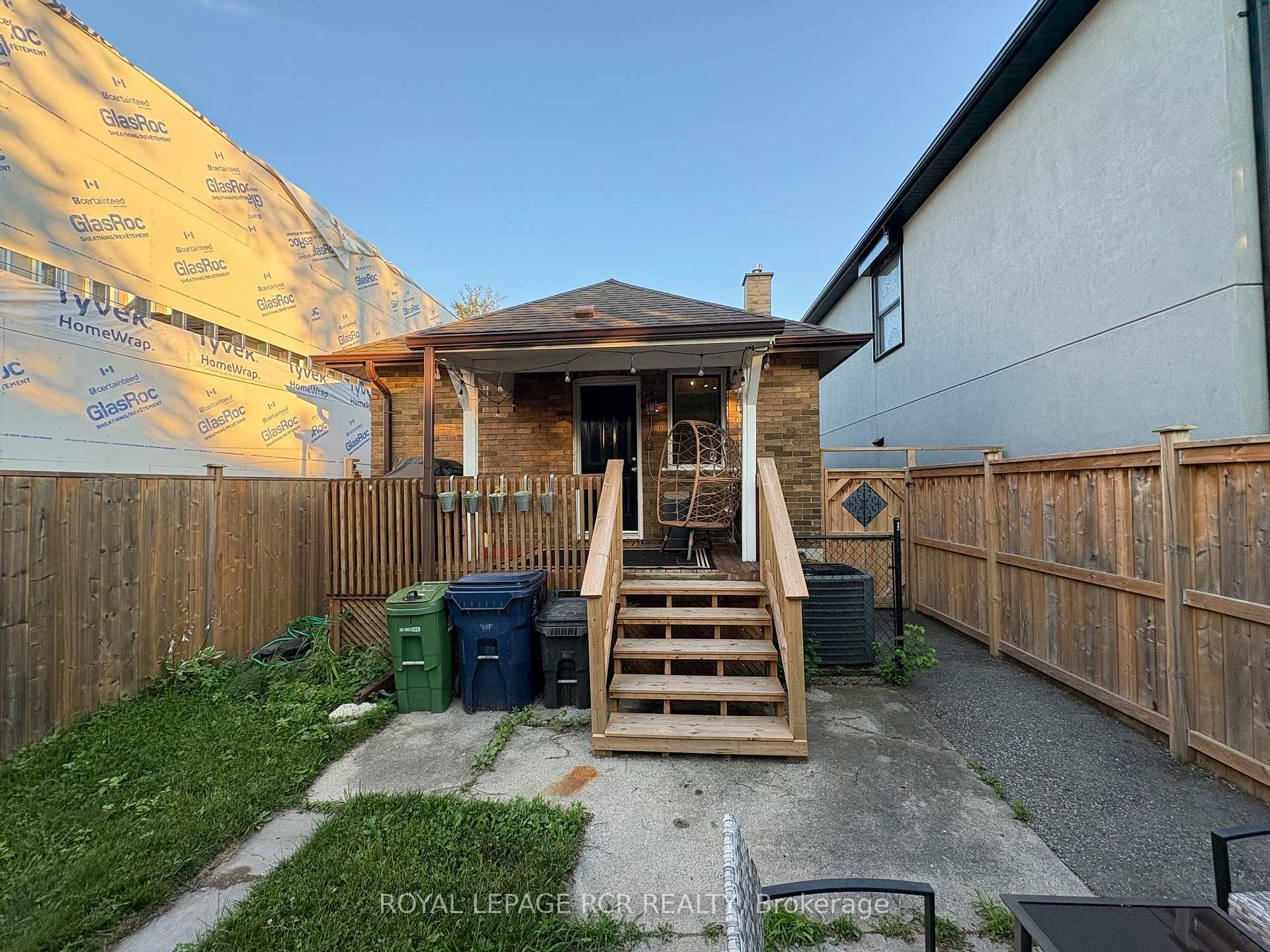 Photo 17 of 12 Orley Avenue, Toronto, Woodbine-Lumsden — HOMEH