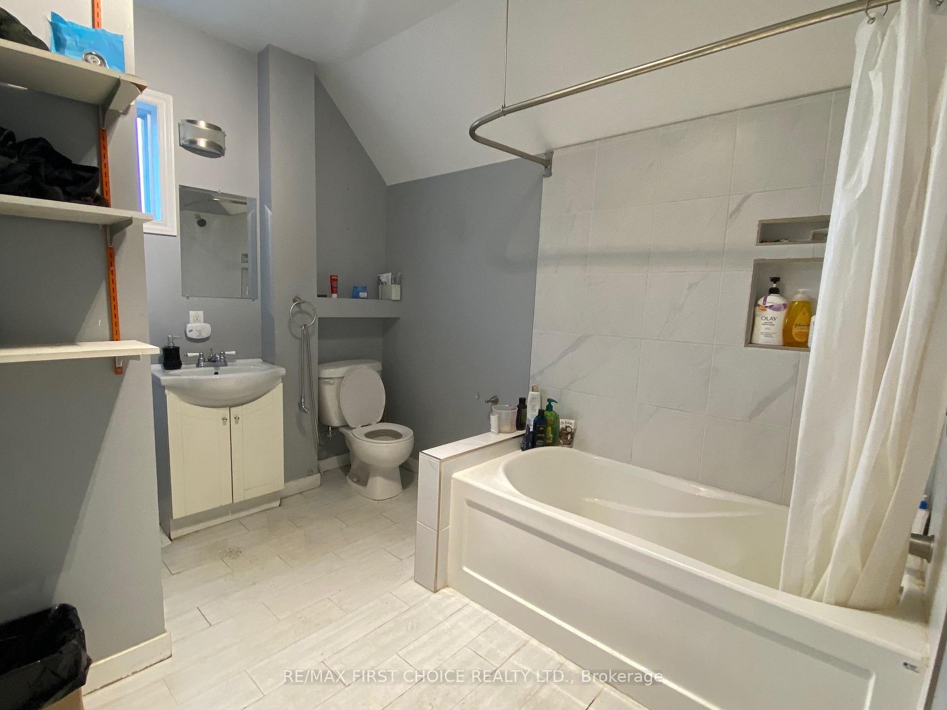 Photo 4 of 12 Machar Avenue, Thunder Bay, Court / Cumberland — HOMEH
