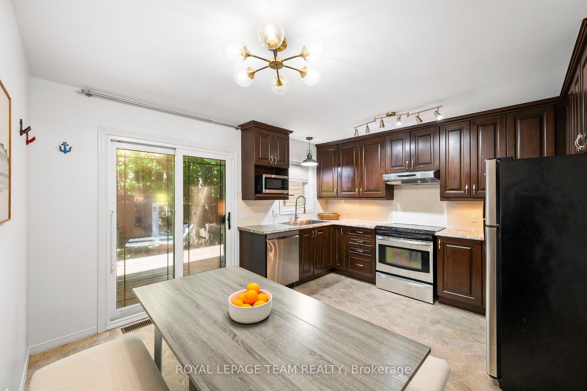 Photo 3 of 212 Provender Avenue, Ottawa, CFB Rockcliffe and Area — HOMEH