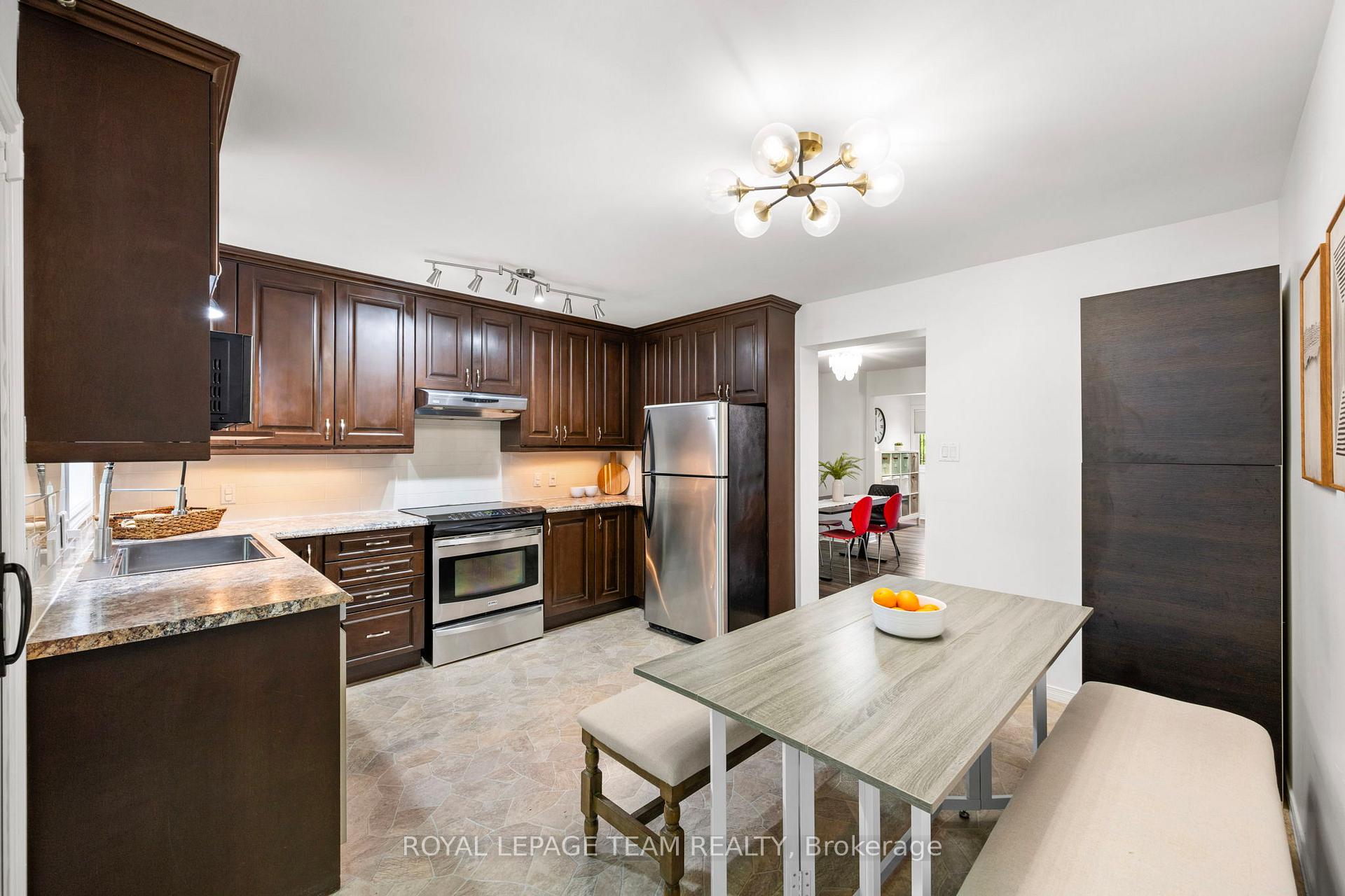 Photo 9 of 212 Provender Avenue, Ottawa, CFB Rockcliffe and Area — HOMEH