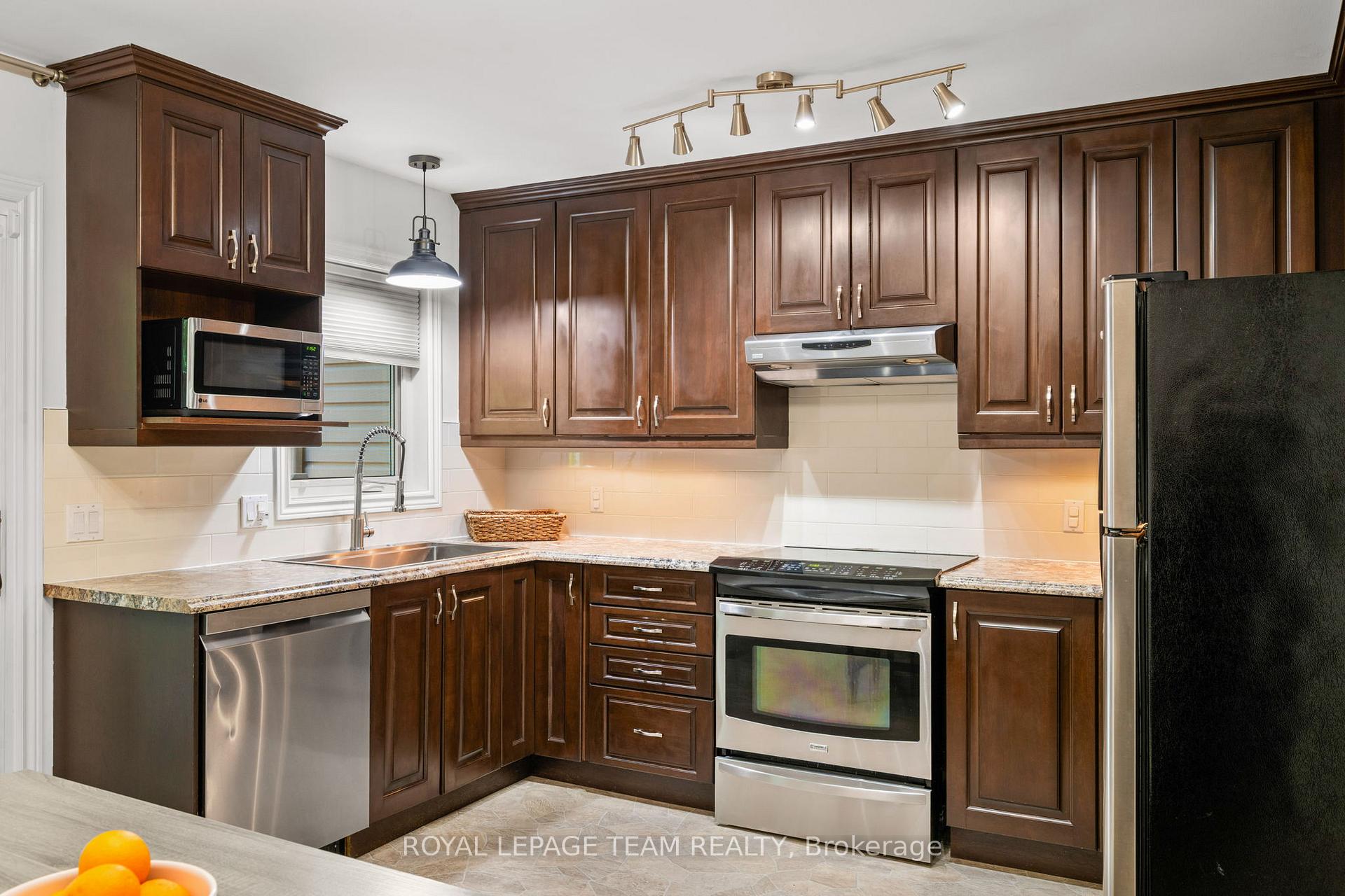 Photo 12 of 212 Provender Avenue, Ottawa, CFB Rockcliffe and Area — HOMEH
