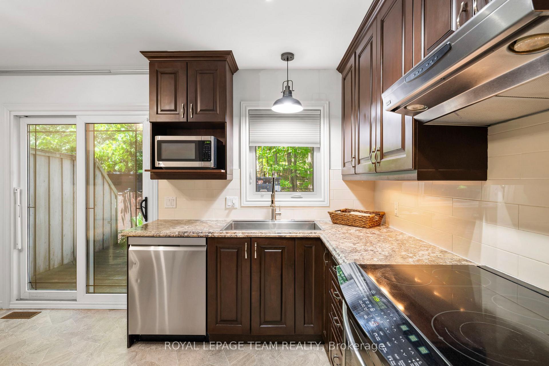 Photo 13 of 212 Provender Avenue, Ottawa, CFB Rockcliffe and Area — HOMEH