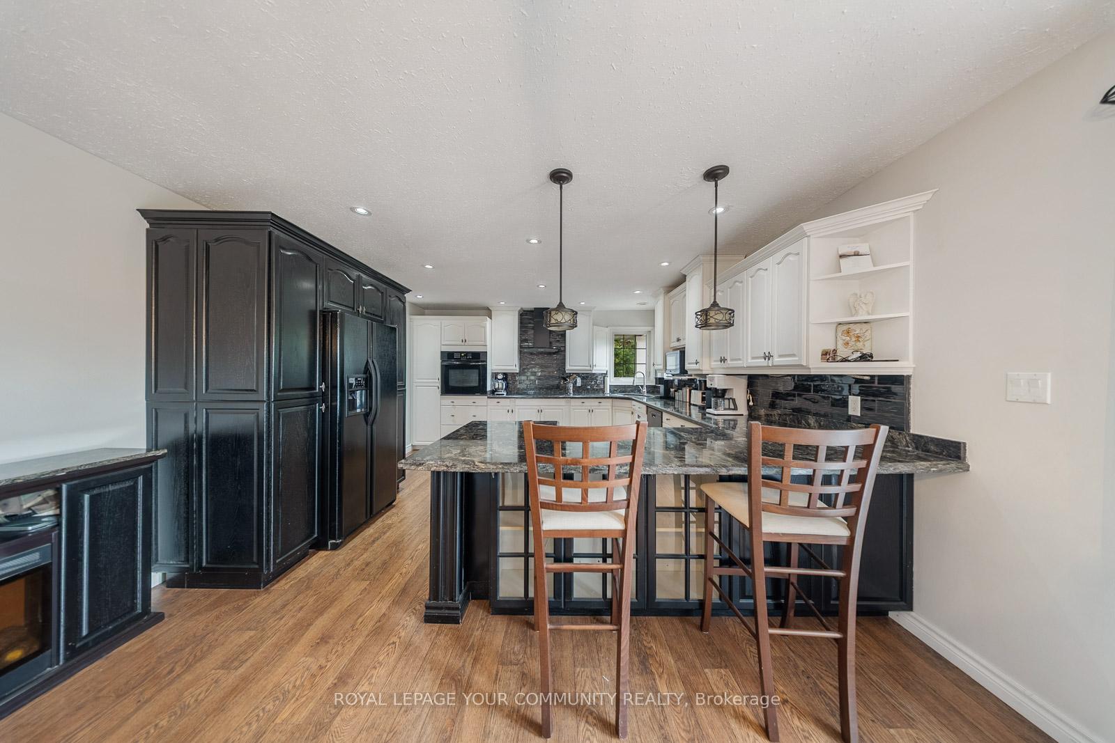 Photo 17 of Unit 10, 286194 County Road, Mono, Rural Mono — HOMEH