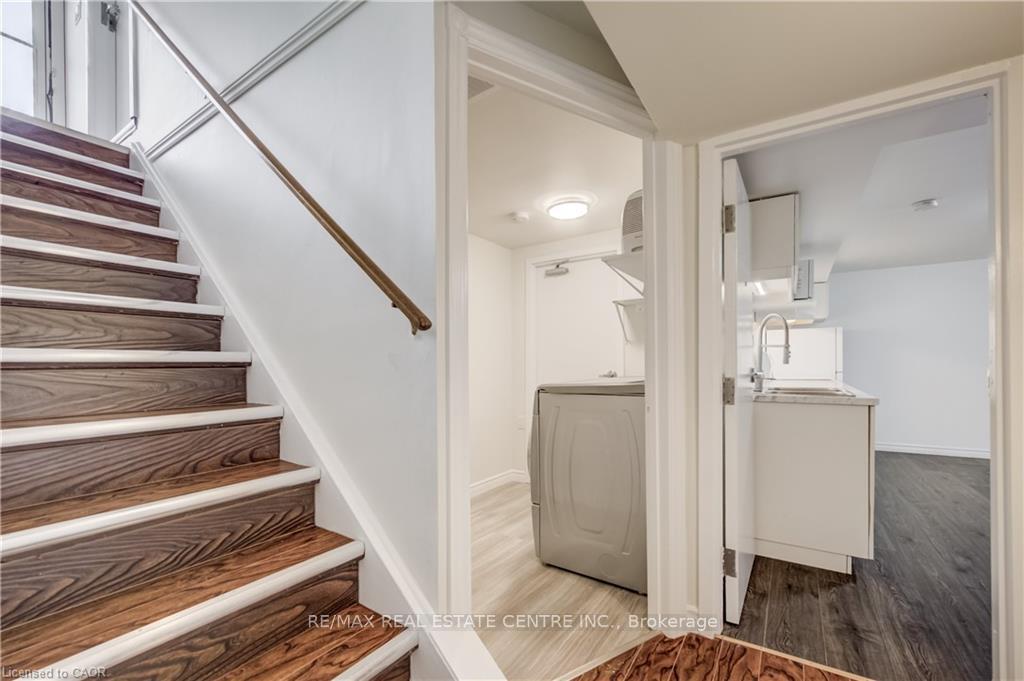 Photo 2 of Unit B, 297 Country Hill Drive, Kitchener, Country Hills — HOMEH