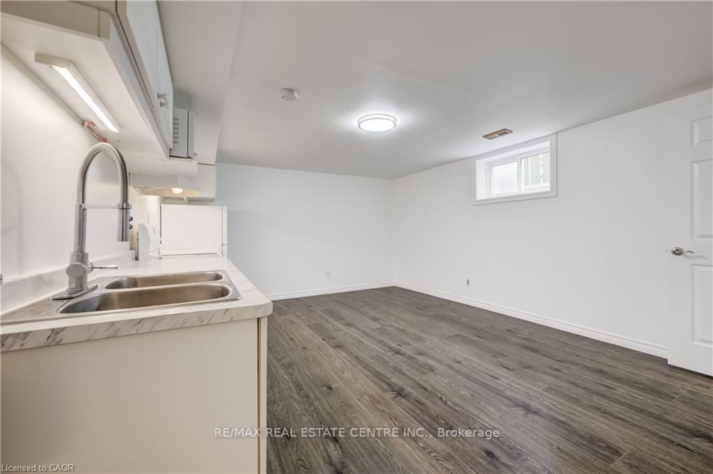 Photo 3 of Unit B, 297 Country Hill Drive, Kitchener, Country Hills — HOMEH