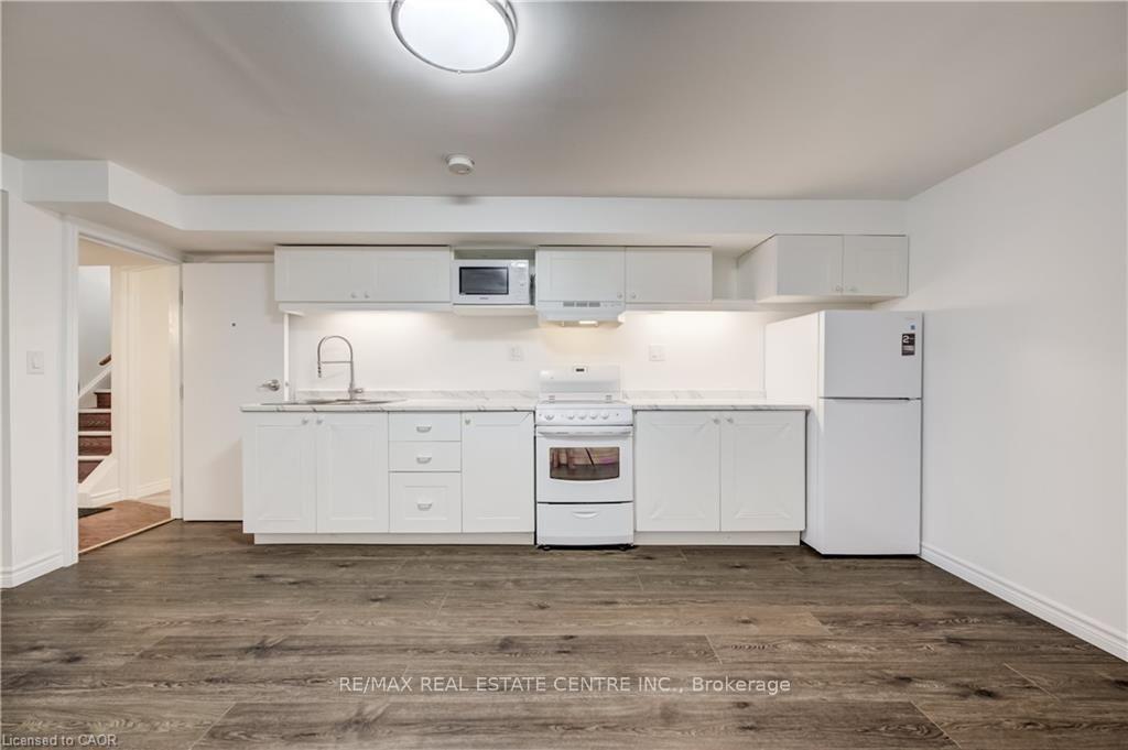 Photo 5 of Unit B, 297 Country Hill Drive, Kitchener, Country Hills — HOMEH