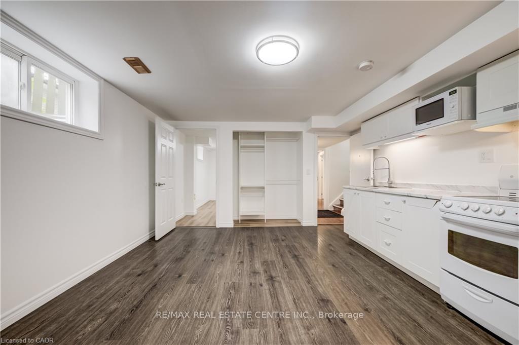 Photo 7 of Unit B, 297 Country Hill Drive, Kitchener, Country Hills — HOMEH