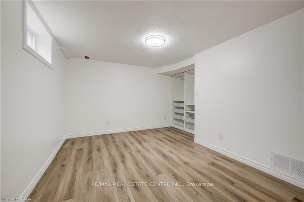 Photo 8 of Unit B, 297 Country Hill Drive, Kitchener, Country Hills — HOMEH