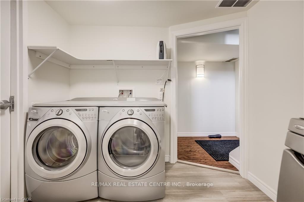 Photo 10 of Unit B, 297 Country Hill Drive, Kitchener, Country Hills — HOMEH