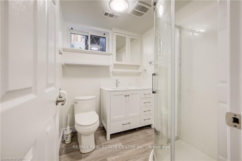 Photo 11 of Unit B, 297 Country Hill Drive, Kitchener, Country Hills — HOMEH