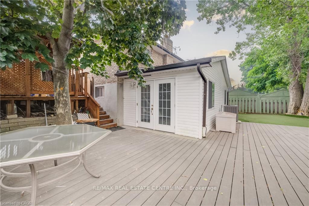 Photo 12 of Unit B, 297 Country Hill Drive, Kitchener, Country Hills — HOMEH
