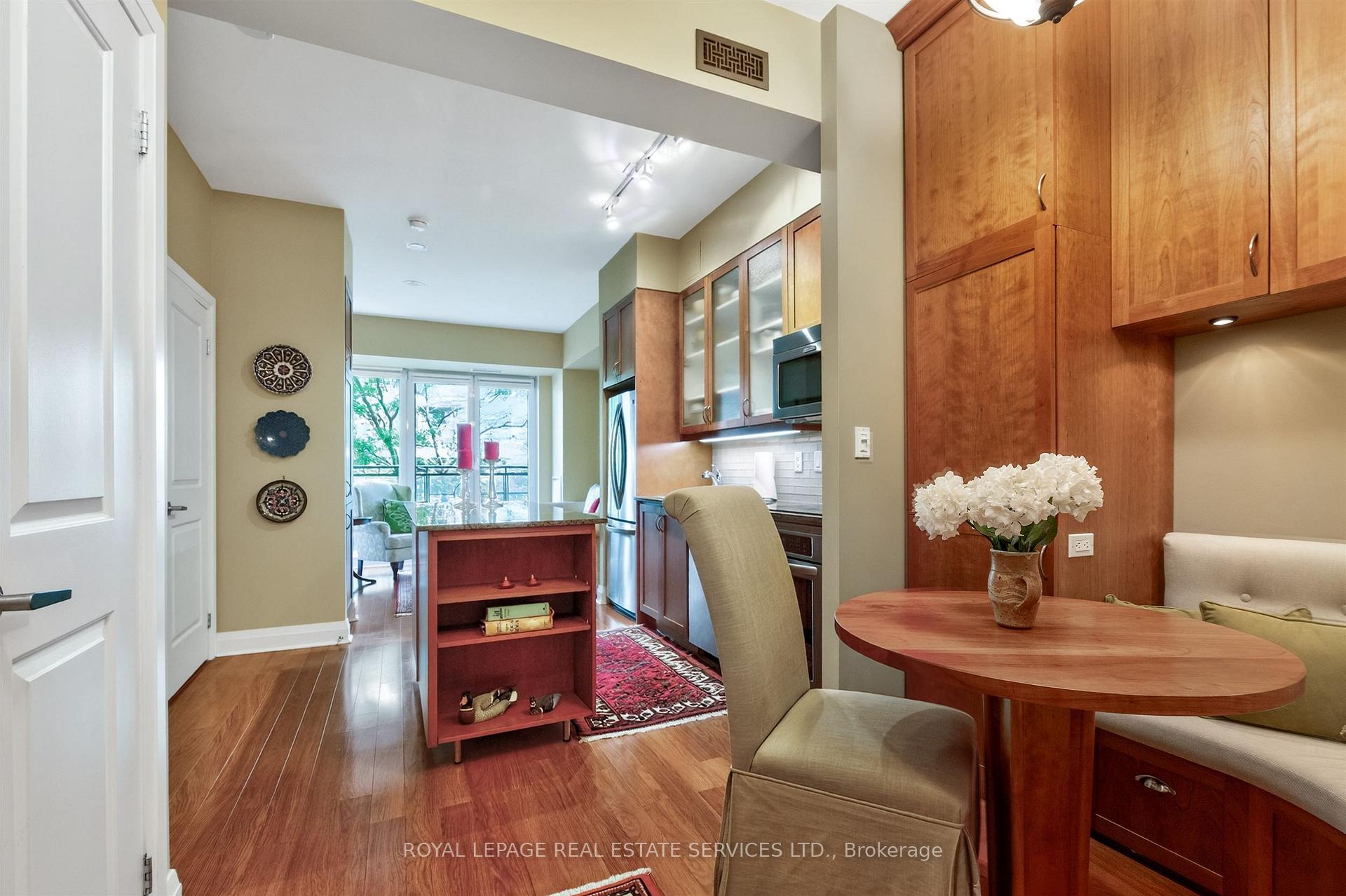 Photo 2 of Unit 401, 25 Scrivener Square, Toronto, Rosedale-Moore Park — HOMEH