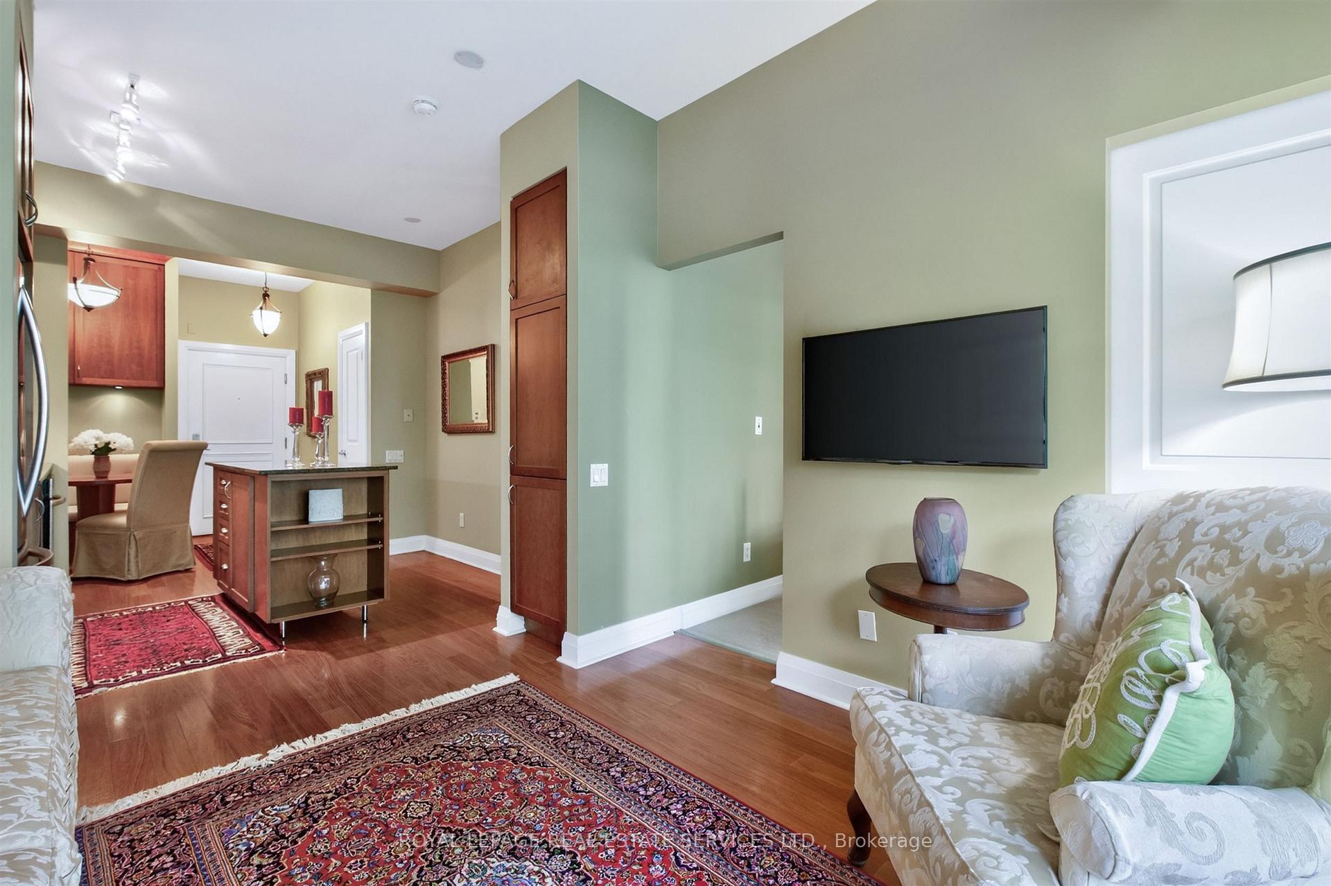 Photo 13 of Unit 401, 25 Scrivener Square, Toronto, Rosedale-Moore Park — HOMEH