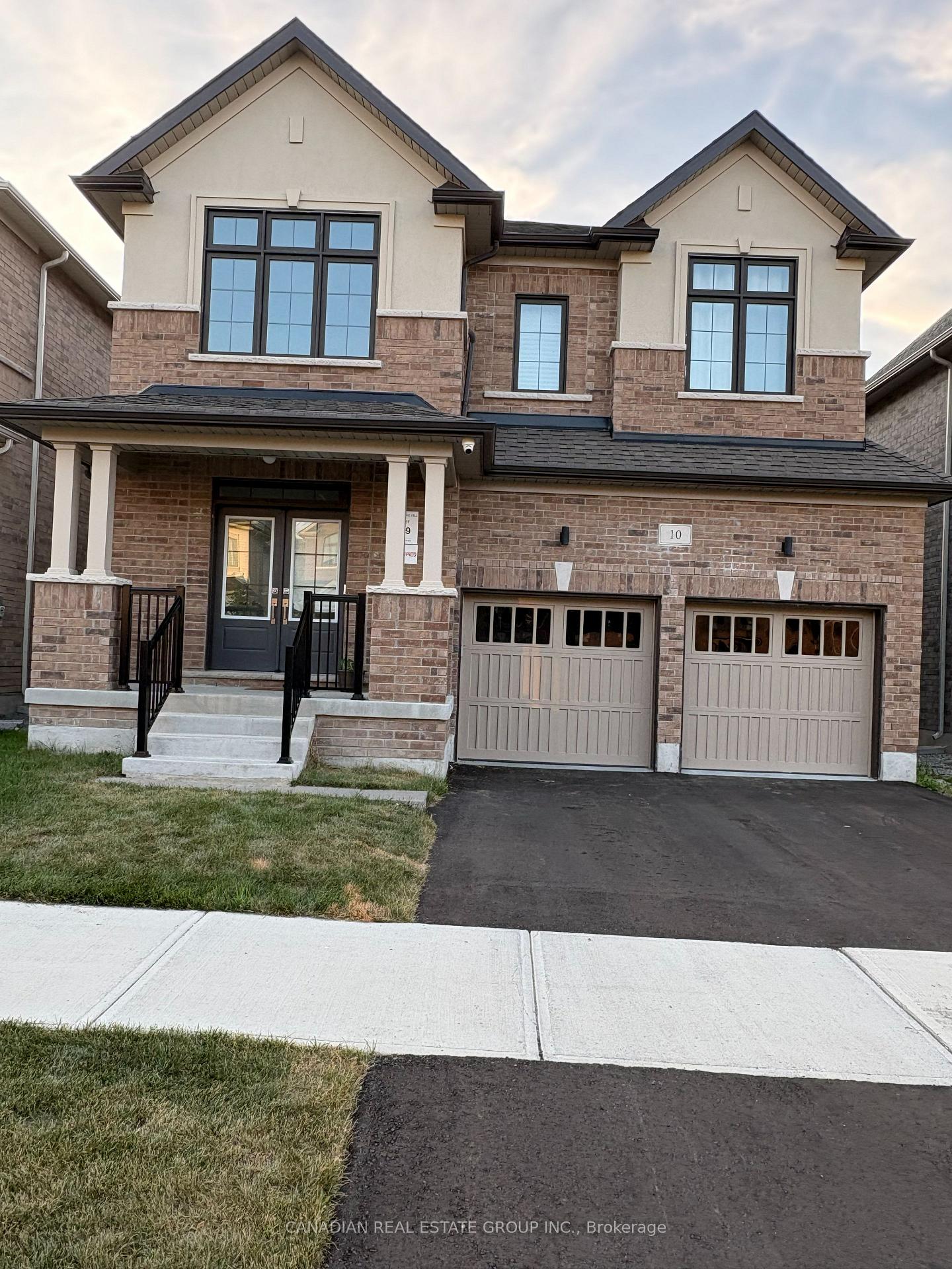 Photo 3 of 10 Stennett Drive, Georgina, Keswick North — HOMEH