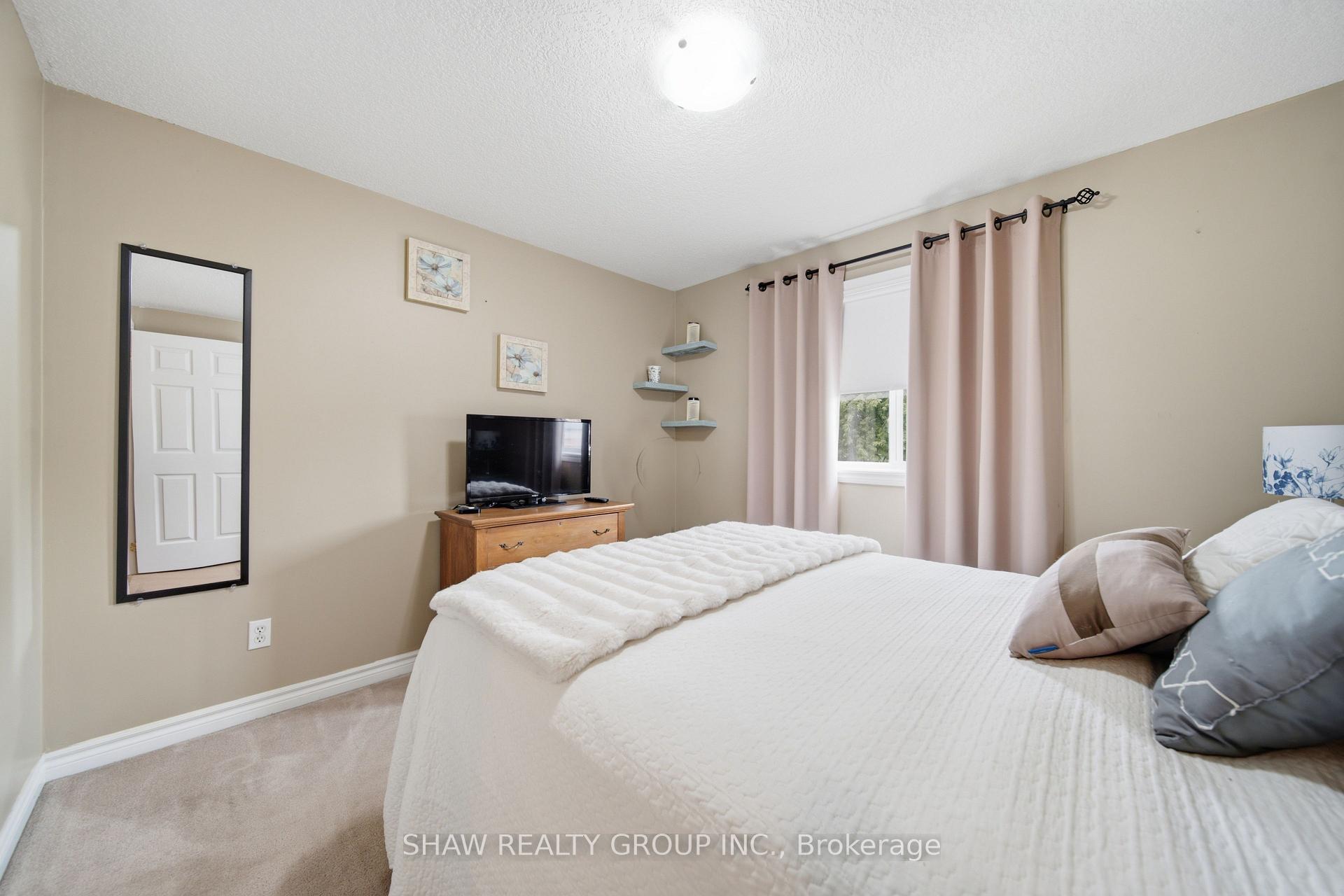 Photo 32 of 79 Beaverbrook Crescent, Cambridge, Little's Corners — HOMEH