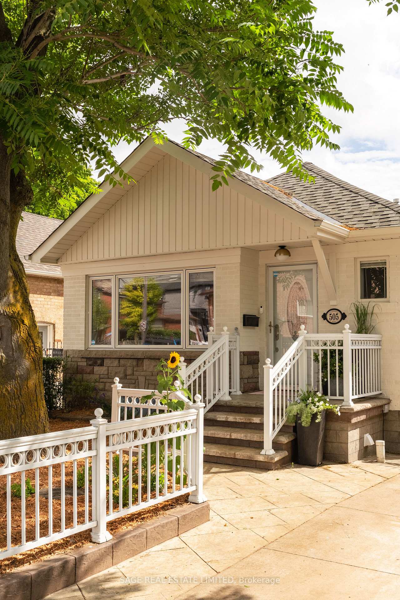 Photo 3 of 505 Caledonia Road, Toronto, Caledonia-Fairbank — HOMEH