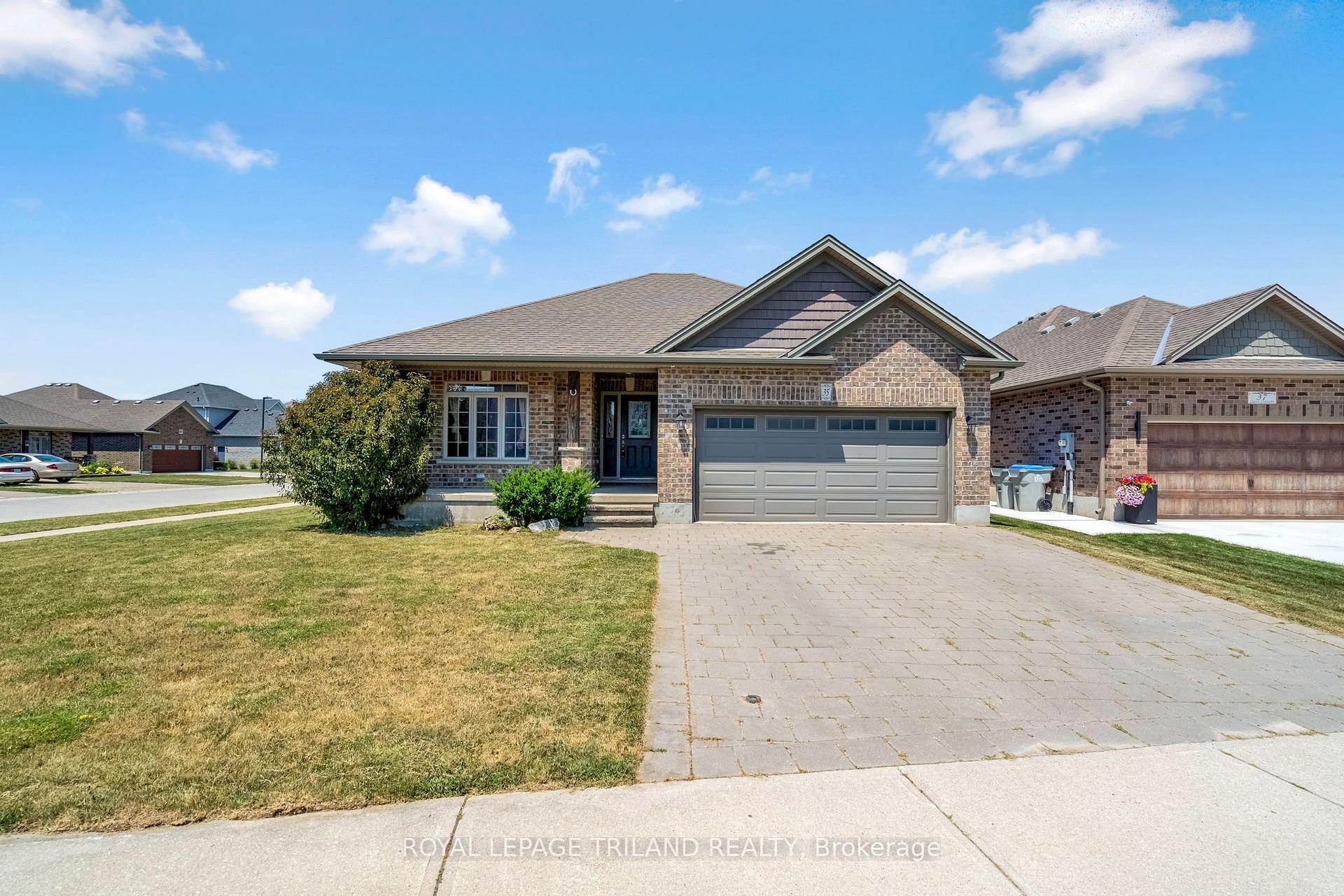 Photo 2 of 35 Cassie Crescent, Strathroy-Caradoc, NE — HOMEH