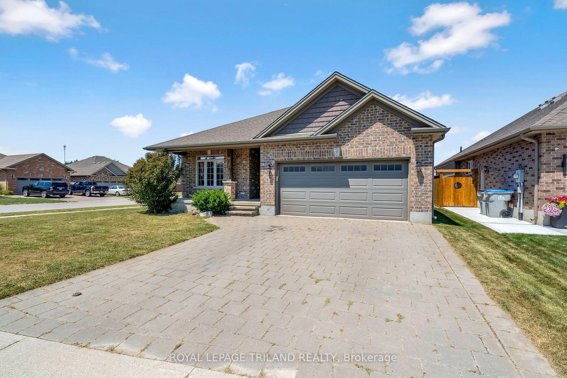 Photo 3 of 35 Cassie Crescent, Strathroy-Caradoc, NE — HOMEH