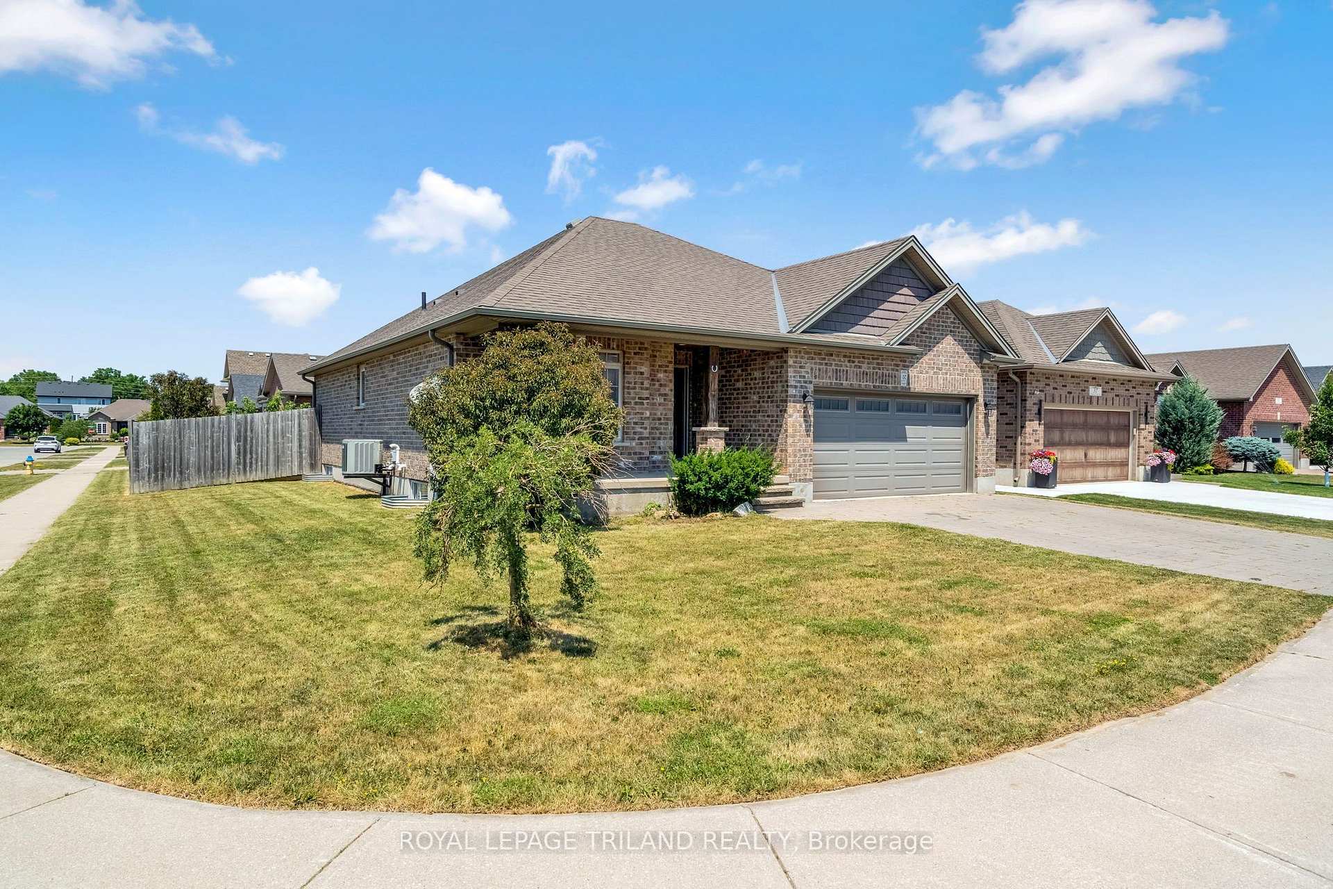 Photo 4 of 35 Cassie Crescent, Strathroy-Caradoc, NE — HOMEH