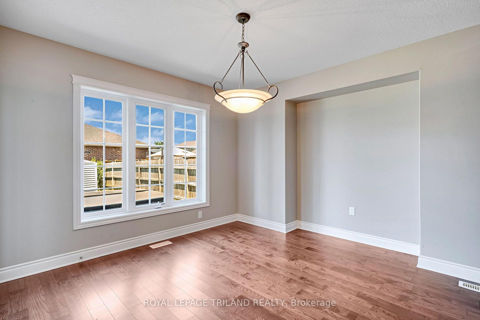 Photo 13 of 35 Cassie Crescent, Strathroy-Caradoc, NE — HOMEH