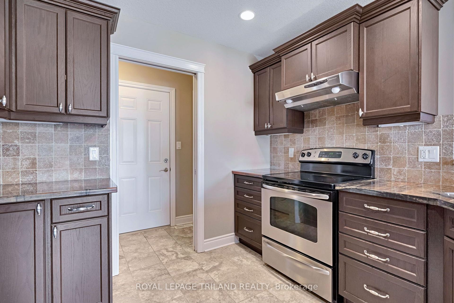 Photo 17 of 35 Cassie Crescent, Strathroy-Caradoc, NE — HOMEH
