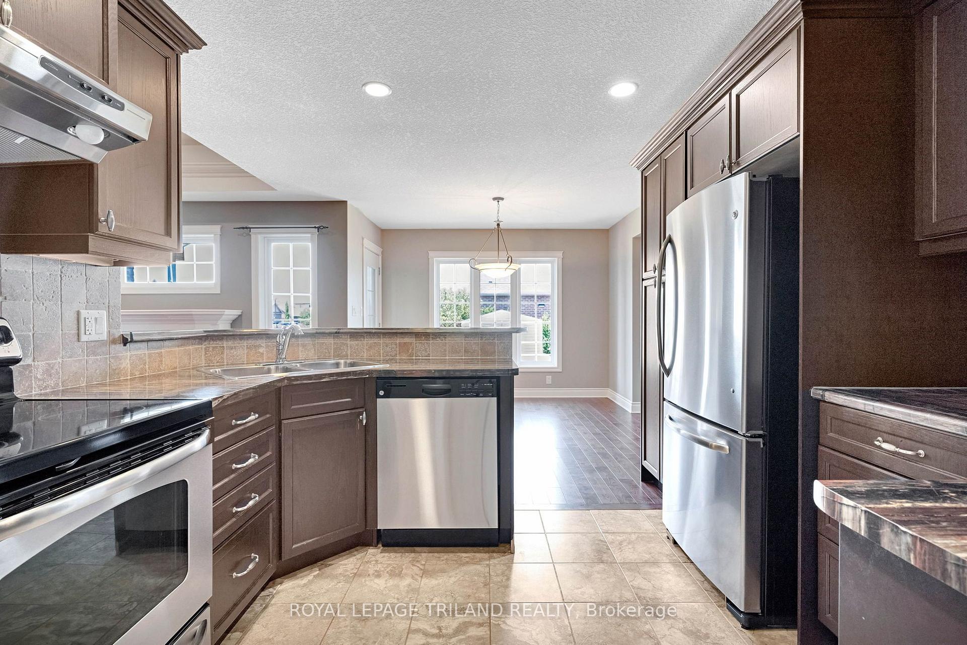 Photo 20 of 35 Cassie Crescent, Strathroy-Caradoc, NE — HOMEH