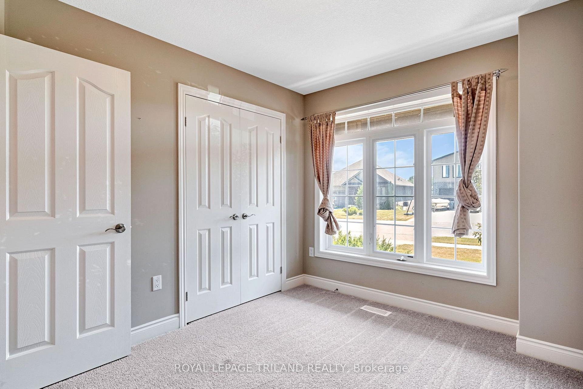 Photo 28 of 35 Cassie Crescent, Strathroy-Caradoc, NE — HOMEH