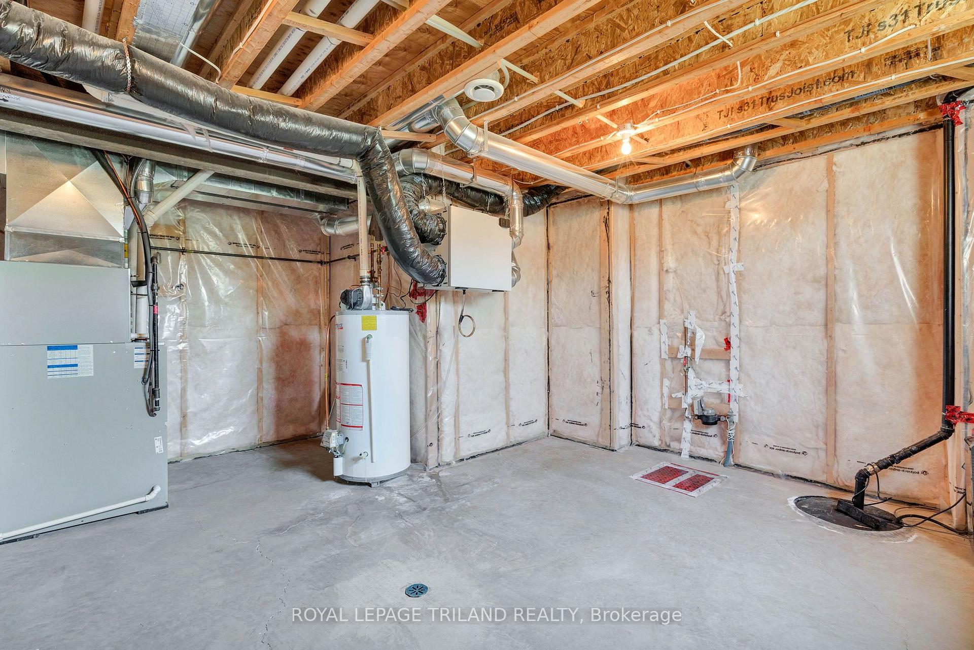 Photo 37 of 35 Cassie Crescent, Strathroy-Caradoc, NE — HOMEH