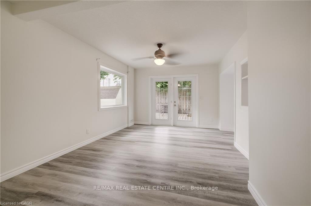 Photo 2 of Unit C, 297 Country Hill Drive, Kitchener, Country Hills — HOMEH