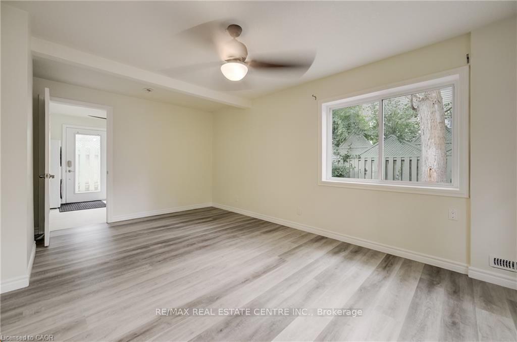 Photo 4 of Unit C, 297 Country Hill Drive, Kitchener, Country Hills — HOMEH