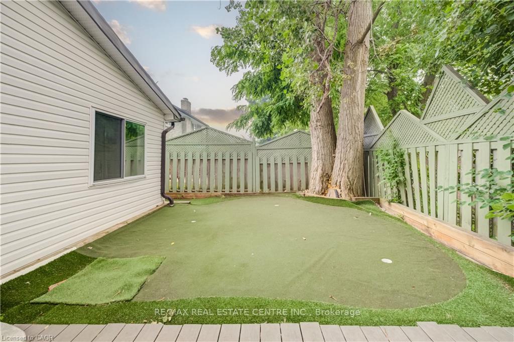 Photo 13 of Unit C, 297 Country Hill Drive, Kitchener, Country Hills — HOMEH