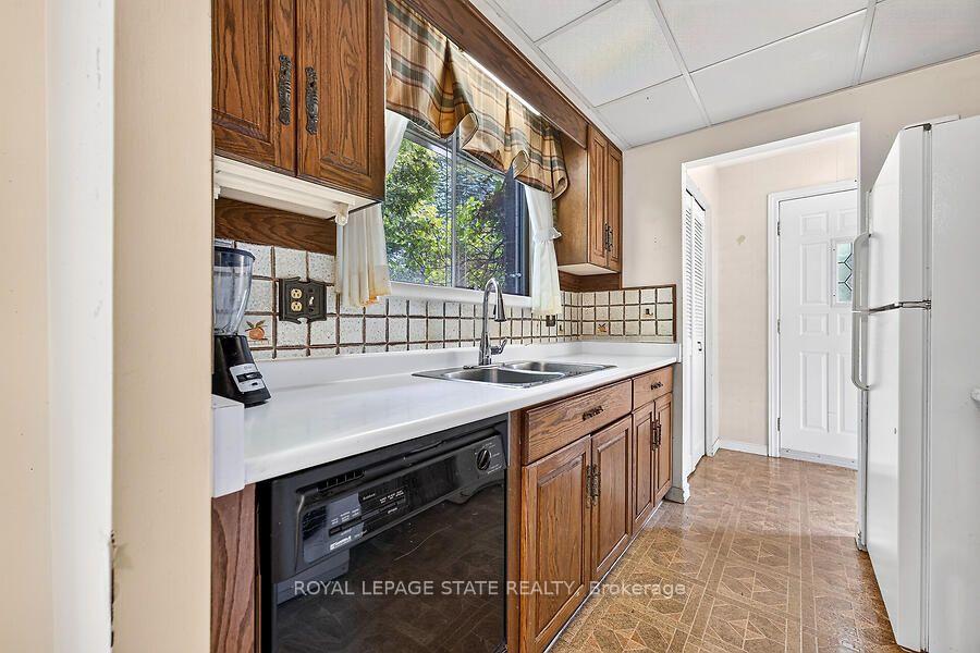 Photo 13 of 16 Sunshine Court, Hamilton, Rolston — HOMEH