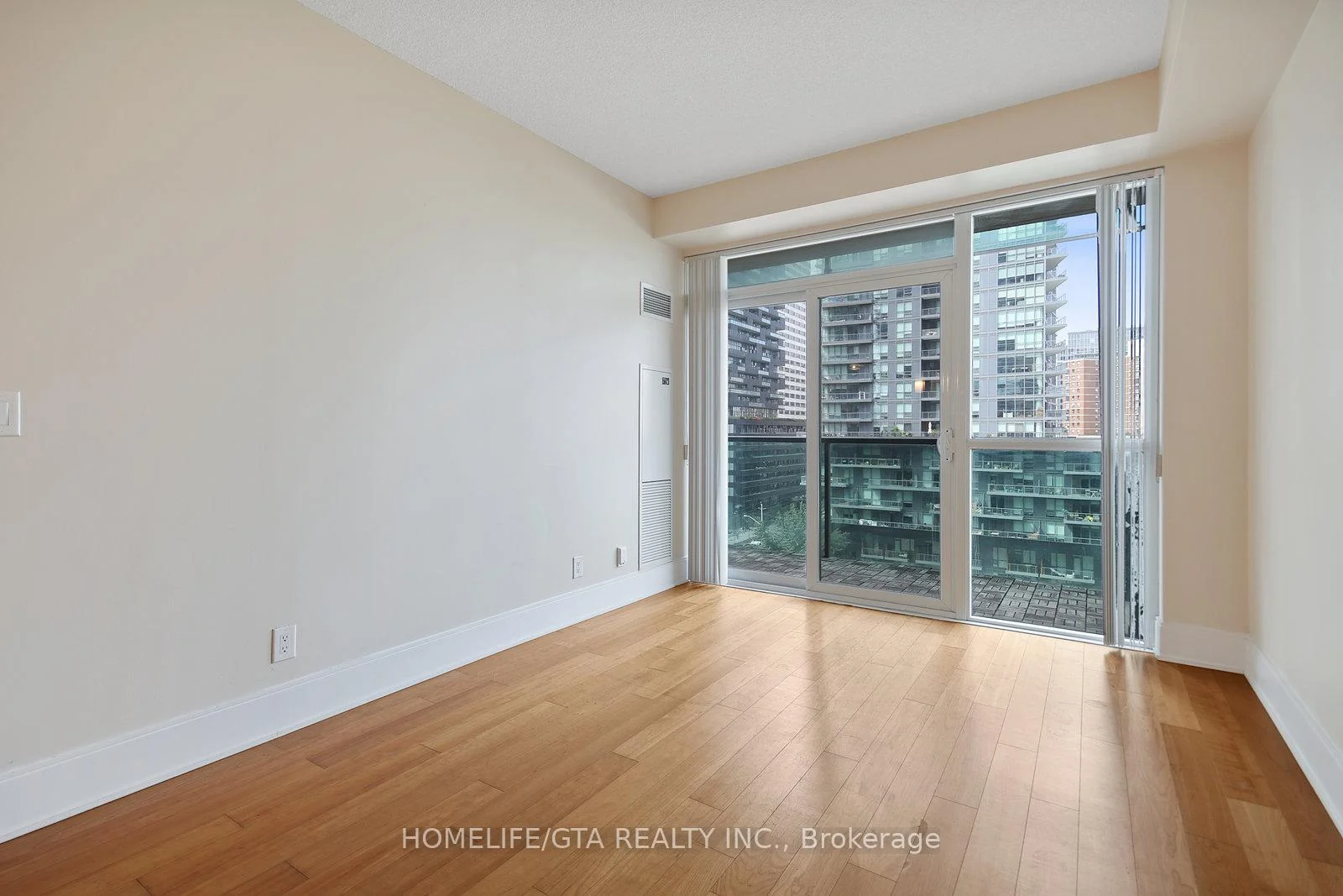 Photo 2 of Unit 1914, 70 Roehampton Avenue, Toronto, Mount Pleasant West — HOMEH