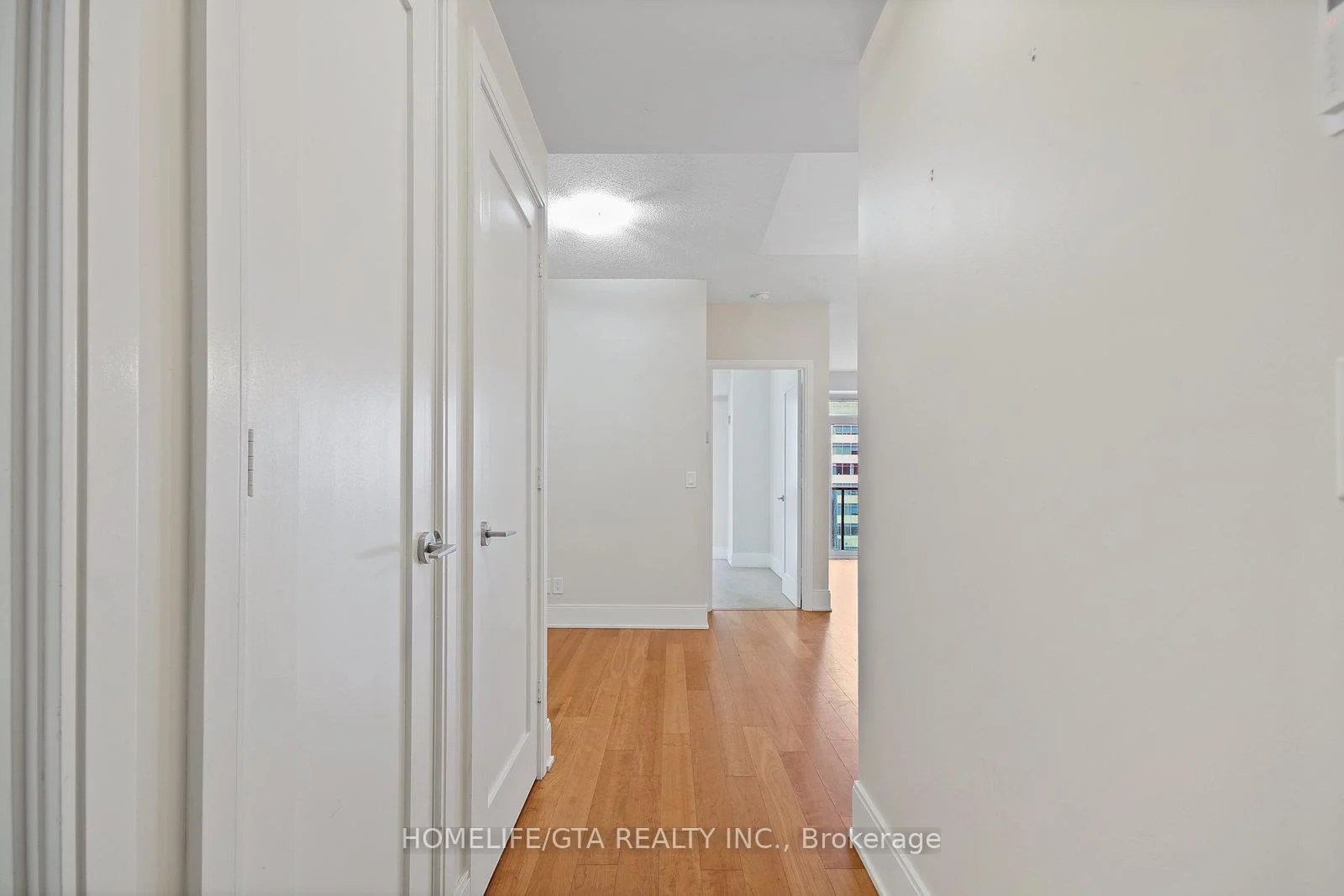 Photo 4 of Unit 1914, 70 Roehampton Avenue, Toronto, Mount Pleasant West — HOMEH